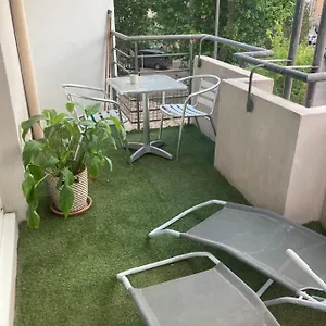 Appartement Apparement Chaleureux Avec Balcon, Marseille